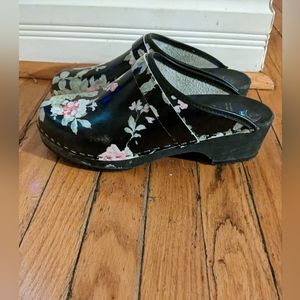 Swedish clogs sz 9